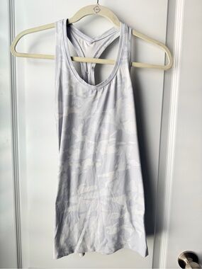 Lululemon Women’s Light Gray Camo Active Tank Top size 6